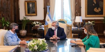 El Gobierno nacional anunció que el monto de la tarjeta Alimentar pasará a depositarse en la cuenta de la AUH