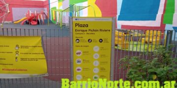 La Plazoleta Enrique Pichon-Rivière, tiene entrada por la Av. Santa Fé y la calle Azcúenaga