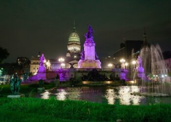 La Ciudad iluminará monumentos durante todo marzo por el Mes de la Mujer