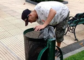 El mobiliario de las plazas de Recoleta ya están pintados