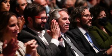 Alberto Fernández y Gabriel Boric compartieron un concierto musical por la hermandad argentino chilena y una cena en el CCK
