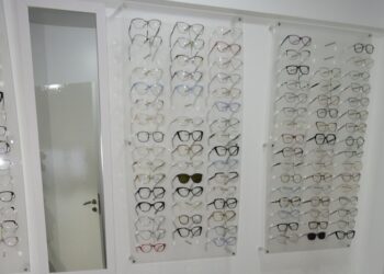 Desbarataron óptica ilegal que funcionaba en Recoleta y secuestraron más de 350 lentes