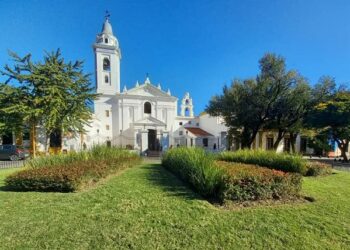 El Paseo Chabuca Granda se encuentra frente a la Iglesia del Pilar