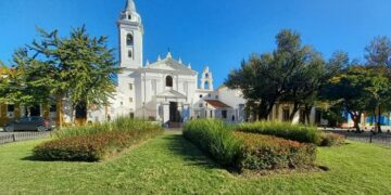El Paseo Chabuca Granda se encuentra frente a la Iglesia del Pilar