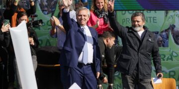 “Tenemos que trabajar todos para que en Argentina el ingreso se distribuya de un modo más equitativo”, dijo el presidente ante miles de trabajadores de la construcción