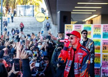 Rusherking deslumbró con un show en el subte