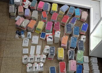 Desmantelaron un laboratorio de celulares en Recoleta y detuvieron a los dos responsables