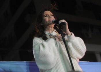 Cristina agradeció el fuerte apoyo que tuvo en todo el país y criticó la represión en Recoleta