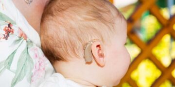¿Tu bebé escucha bien? Síntomas y causas de pérdida auditiva en bebés y niños