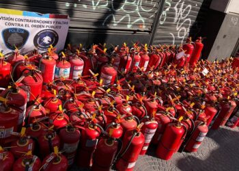 Secuestraron en Constitución 599 matafuegos apócrifos durante una inspección