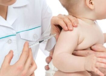 Pediatras advierten bajo volumen de vacunación en niños y que la Covid no desapareció