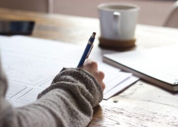 Becas con Universidades Privadas para profesionales de la salud