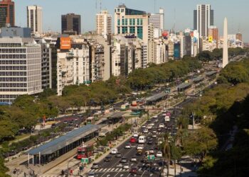 Bienvenida selección: transporte, servicios y clases en la Ciudad