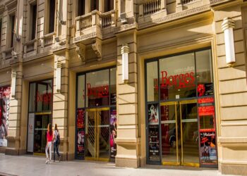 «Construir puentes internacionales en la música». Charla en el Borges