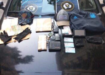Tres detenidos en Recoleta con inhibidor y que intentaban cometer una entradera