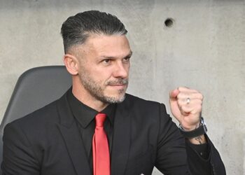 El primer Superclásico del año fue arrebatado por River con final grotesco