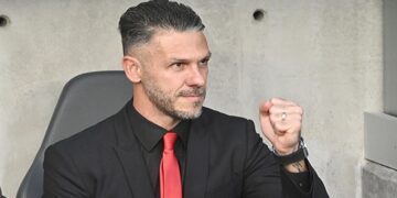 El primer Superclásico del año fue arrebatado por River con final grotesco