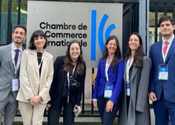 Equipo de la Facultad de Derecho campeón del «Concours d’Arbitrage International de Paris»