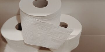 El precio del papel higiénico y su falta en las góndolas