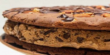 Torta alfajor gigante para compartir en familia en el Día del Padre