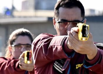 El ministro de seguridad de la Ciudad anunció que las Taser saldrán a la calle el 17 de julio