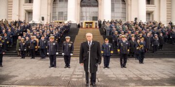 El ministro de defensa de la nación encabezó la ceremonia militar por el 207° aniversario de la Declaración de la Independencia