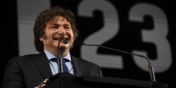 El precandidato a presidente, Javier Milei cerró, su campaña con un acto masivo en el Movistar Arena