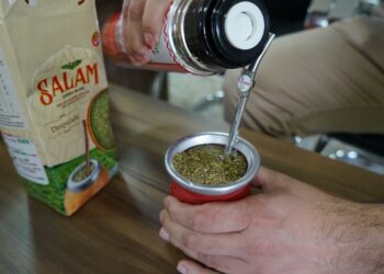 La Yerbatera Hoja Verde presentó «Salam» para consumidores de molienda fina