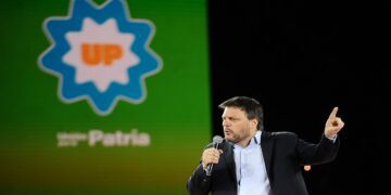 Santoro, de UxP cerró su campaña Junto a Massa en el Luna Park