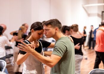 En octubre continúan las clases de «Tango al Paso» en El Borges