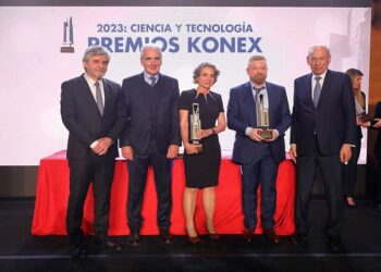 Konex de Brillante para Sandra Díaz y Gabriel Rabinovich del CONICET