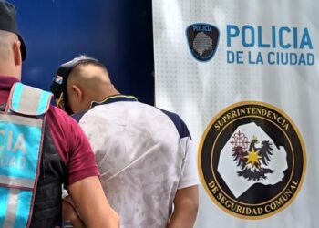 Recuperaron en Recoleta una cadenita robada y se la entregaron a la damnificada
