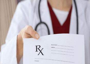 La Academia Nacional de Medicina habló sobre el DNU 70 y la modificación a la receta médica