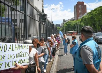 El Movimiento Barrios de Pie se moviliza al Hotel Libertador