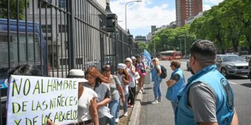 El Movimiento Barrios de Pie se moviliza al Hotel Libertador