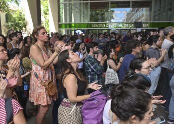 El CONICET debió suspender becas y no se renuevan contratos