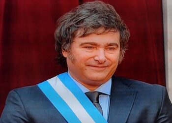 Milei celebró el logro del primer mes de gestión y viaja a Davos