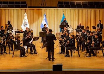La agrupación Musical de la Policía de la Ciudad se presenta en la AMIA