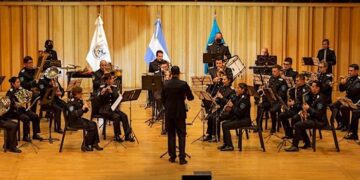 La agrupación Musical de la Policía de la Ciudad se presenta en la AMIA