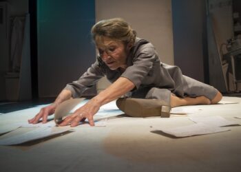 La obra «El diccionario» se presenta en el Centro Cultural Borges