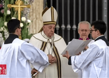 El Papa Francisco presidió la Misa de Pascua en la Plaza de San Pedro