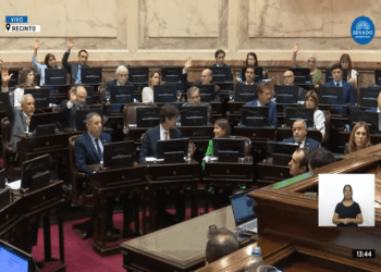 Senadores aprobaron un aumento de sus dietas