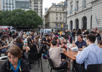 Más de 10 mil personas disfrutaron durante la tarde en la explanada del Palacio Libertad