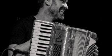 Hernán Crespo cierra con música del Litoral en la esquina Homero Manzi