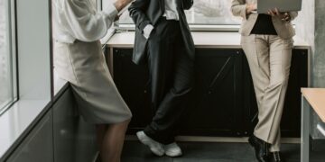 A pocos días del 8M: Pese a las políticas de equidad, sólo 35% de los trabajadores tienen jefa mujer