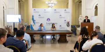 La Legislatura de la Ciudad declaró de interés al robot Tooly, creado para ayudar a los adultos mayores