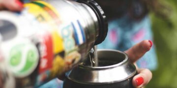 Tomar mate hace bien porque la yerba es buena para la salud ósea