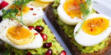 Comer al menos un huevo por semana podría reducir en 47% el riesgo de Alzheimer