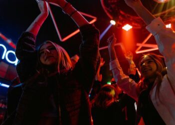 Las discotecas en Francia cierran temprano porque la Generación Z casi no sale a bailar