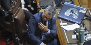 Martín Menem trabaja en la primera minoría en Diputados mientras el PRO resiste